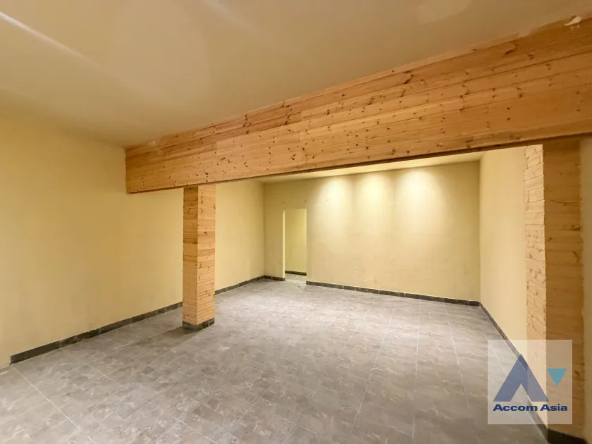 7  House For Rent in Phaholyothin ,Bangkok BTS Saphan-Kwai AA45586