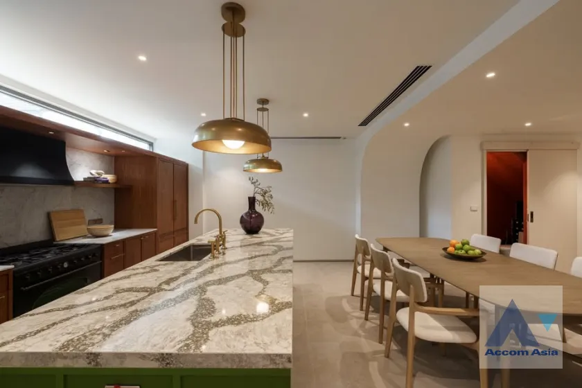 unitHome Office, Pet friendly |  4 Bedrooms  Townhouse For Sale in Lat Phrao, Bangkok  near MRT Huai Khwang (AA45590)