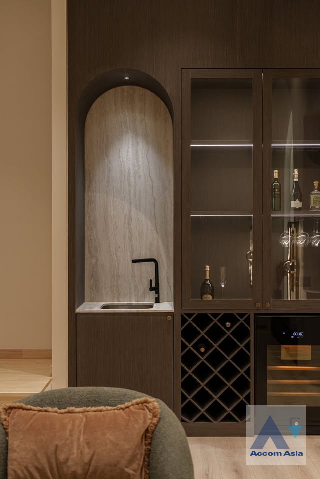 6  4 br Townhouse For Sale in Lat Phrao ,Bangkok MRT Huai Khwang AA45590