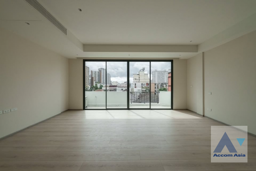 9  4 br Townhouse For Sale in Lat Phrao ,Bangkok MRT Huai Khwang AA45590