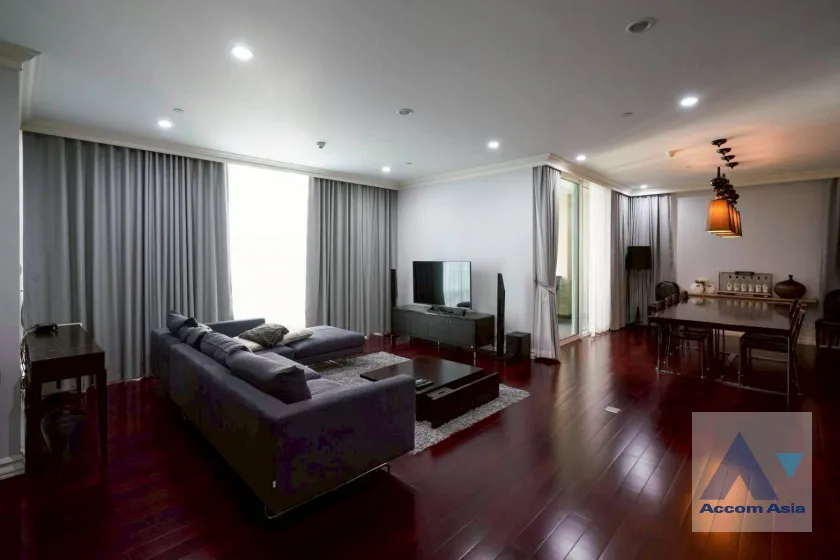 unit 3 Bedrooms  Condominium For Rent in Ploenchit, Bangkok  near BTS Chitlom (AA45595)