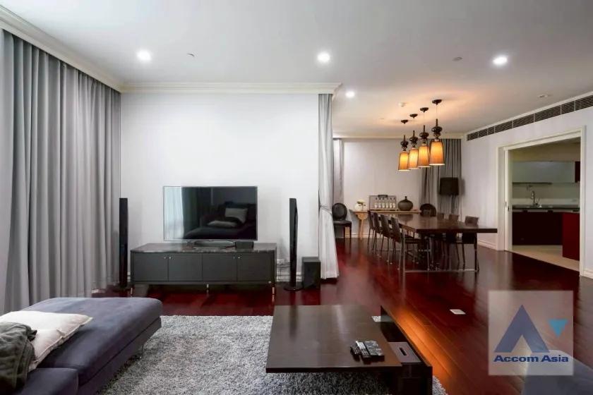 unit 3 Bedrooms  Condominium For Rent in Ploenchit, Bangkok  near BTS Chitlom (AA45595)