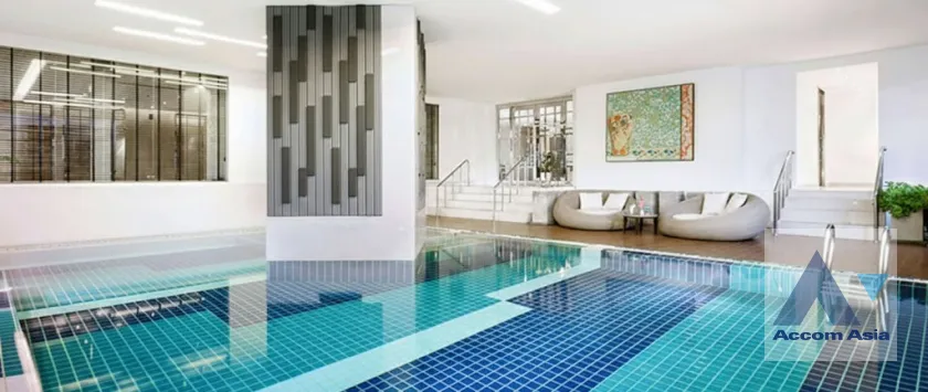 unit 2 Bedrooms  Apartment For Rent in Ploenchit, Bangkok  near BTS Chitlom (AA45599)