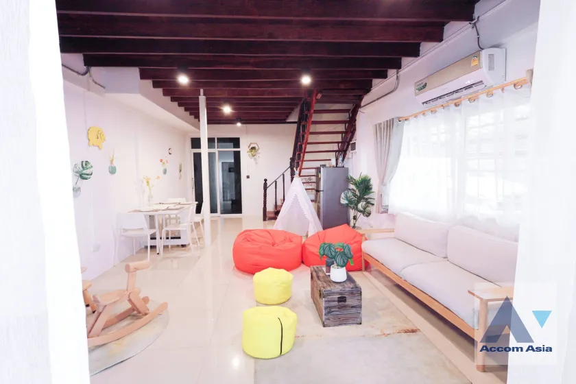 unitFully Furnished, Home Office, Pet friendly |  3 Bedrooms  House For Rent in Ratchadaphisek, Bangkok  near MRT Thailand Cultural Center (AA45601)
