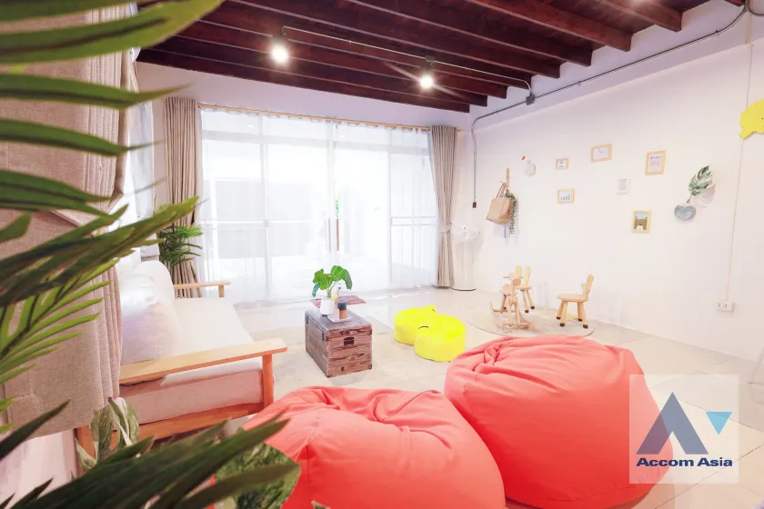 unitFully Furnished, Home Office, Pet friendly |  3 Bedrooms  House For Rent in Ratchadaphisek, Bangkok  near MRT Thailand Cultural Center (AA45601)
