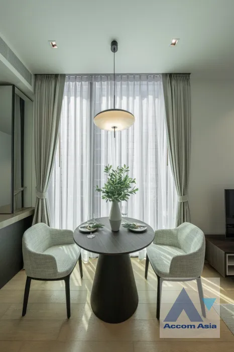 unitFully Furnished |  1 Bedroom  Condominium For Rent & Sale in Ploenchit, Bangkok  near BTS Chitlom (AA45610)