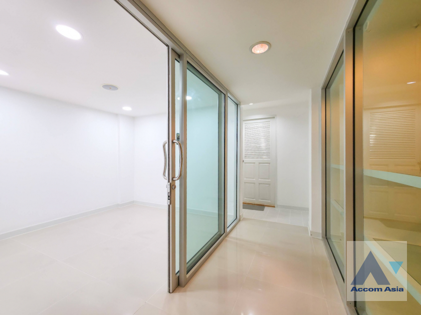 18  Shophouse for rent and sale in Sukhumvit ,Bangkok BTS Phra khanong AA45613