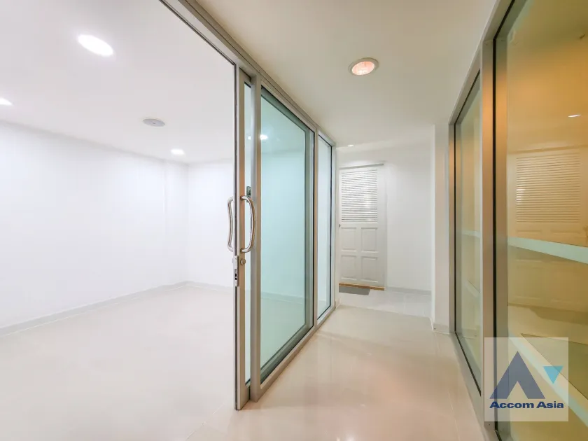 18  Shophouse for rent and sale in Sukhumvit ,Bangkok BTS Phra khanong AA45613
