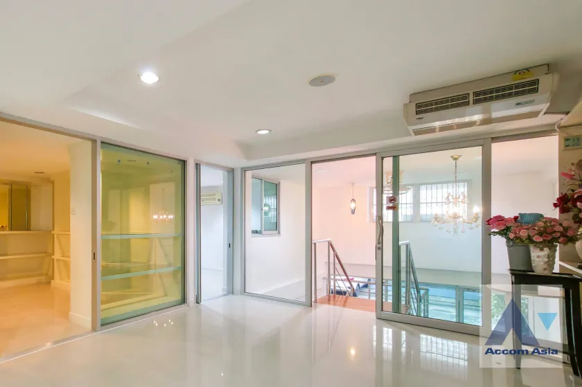 13  Shophouse for rent and sale in Sukhumvit ,Bangkok BTS Phra khanong AA45613