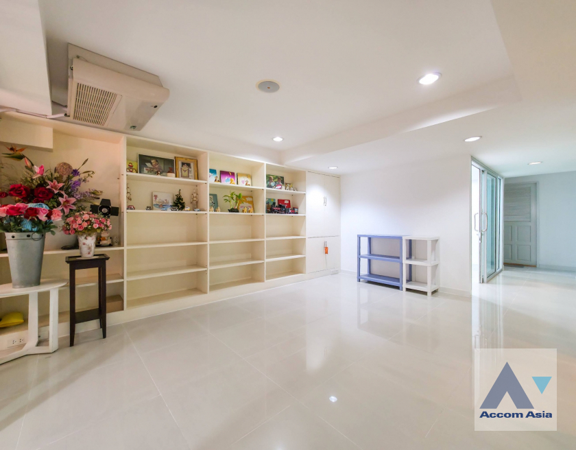 14  Shophouse for rent and sale in Sukhumvit ,Bangkok BTS Phra khanong AA45613