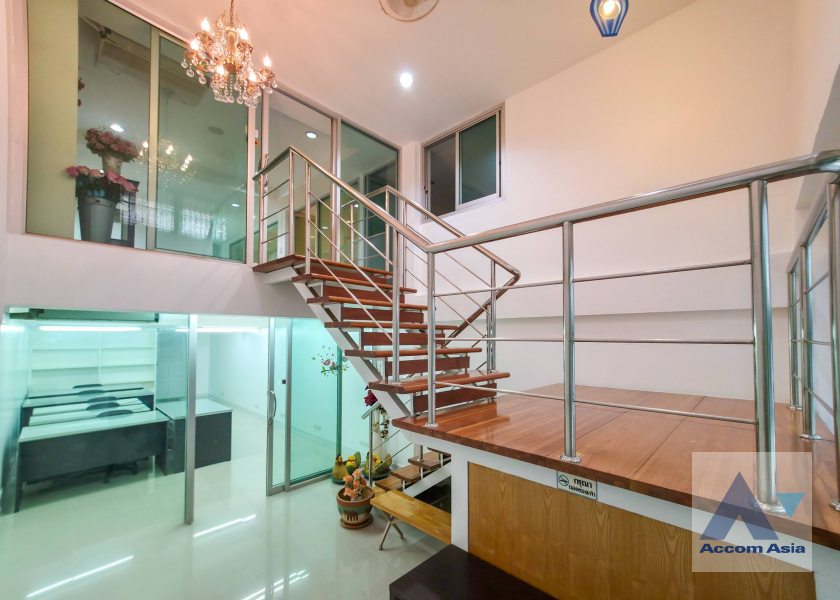 8  Shophouse for rent and sale in Sukhumvit ,Bangkok BTS Phra khanong AA45613