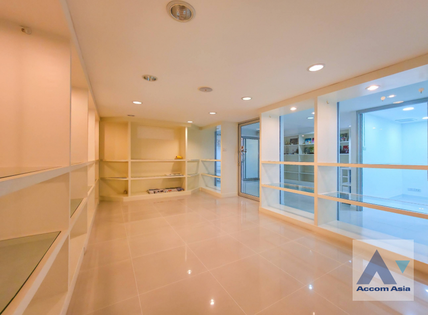 10  Shophouse for rent and sale in Sukhumvit ,Bangkok BTS Phra khanong AA45613