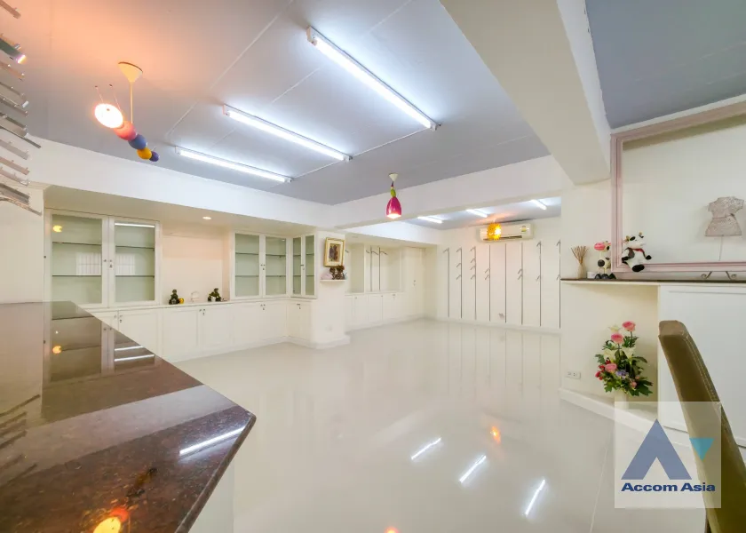  1  Shophouse for rent and sale in Sukhumvit ,Bangkok BTS Phra khanong AA45613