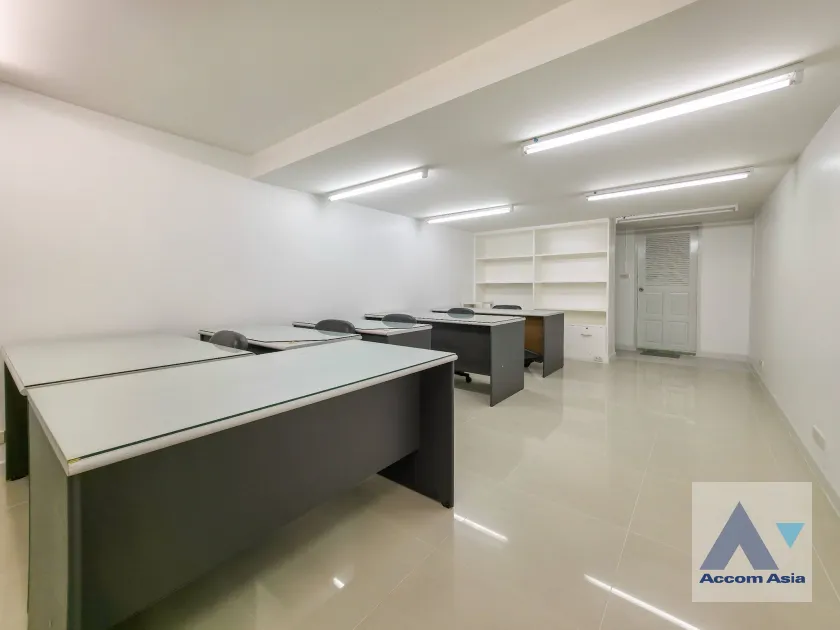 17  Shophouse for rent and sale in Sukhumvit ,Bangkok BTS Phra khanong AA45613
