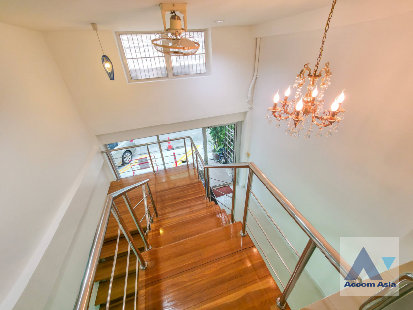 9  Shophouse for rent and sale in Sukhumvit ,Bangkok BTS Phra khanong AA45613