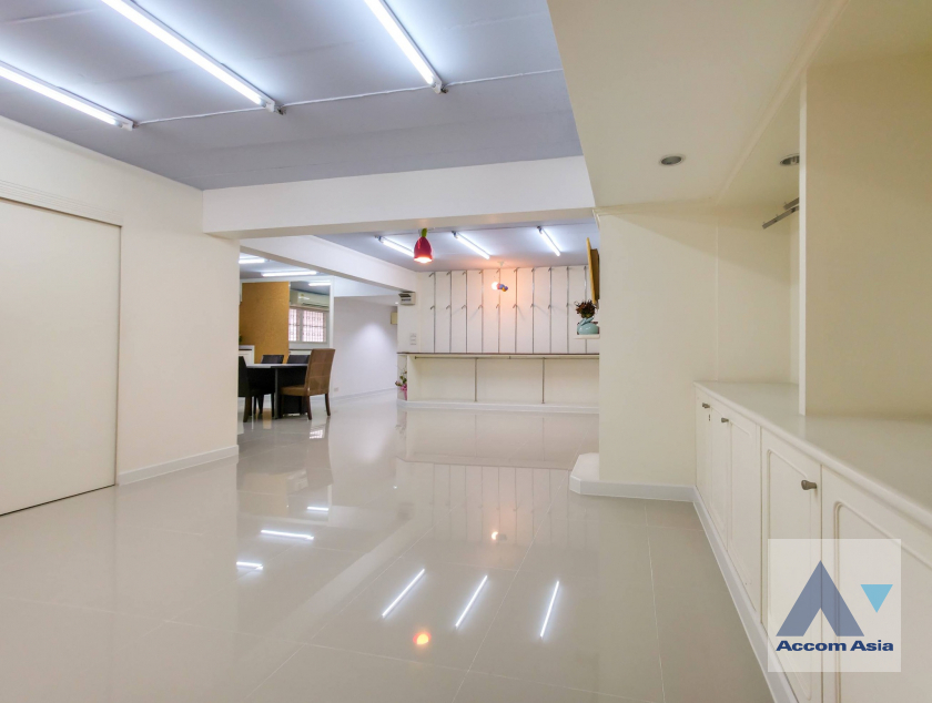 5  Shophouse for rent and sale in Sukhumvit ,Bangkok BTS Phra khanong AA45613