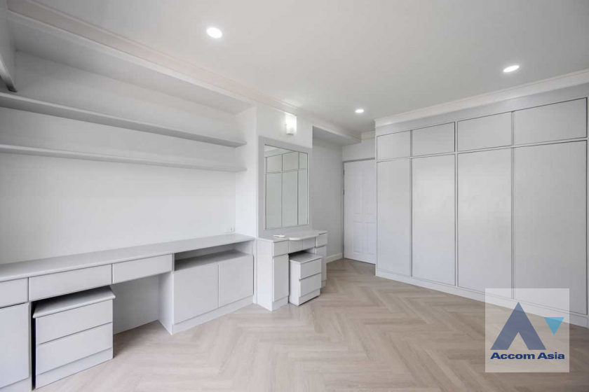 32  2 br Condominium For Sale in Sukhumvit ,Bangkok BTS Nana at Saranjai mansion AA45634