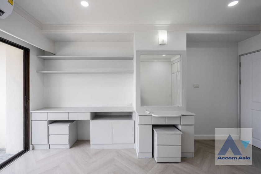 31  2 br Condominium For Sale in Sukhumvit ,Bangkok BTS Nana at Saranjai mansion AA45634