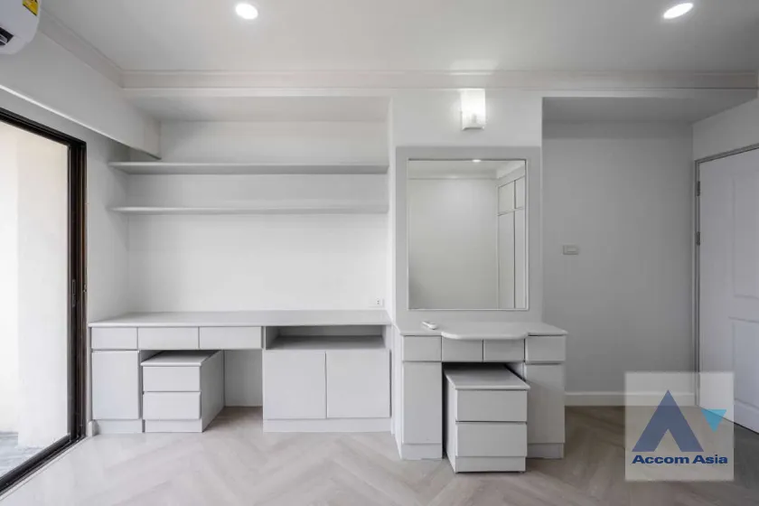 31  2 br Condominium For Sale in Sukhumvit ,Bangkok BTS Nana at Saranjai mansion AA45634