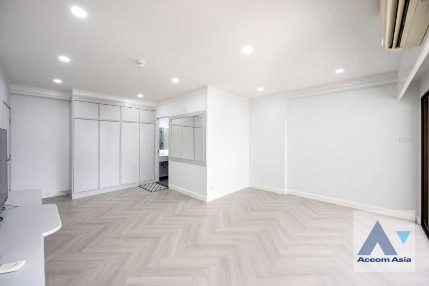 24  2 br Condominium For Sale in Sukhumvit ,Bangkok BTS Nana at Saranjai mansion AA45634