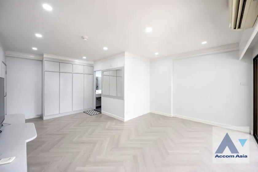 24  2 br Condominium For Sale in Sukhumvit ,Bangkok BTS Nana at Saranjai mansion AA45634