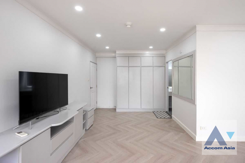 28  2 br Condominium For Sale in Sukhumvit ,Bangkok BTS Nana at Saranjai mansion AA45634