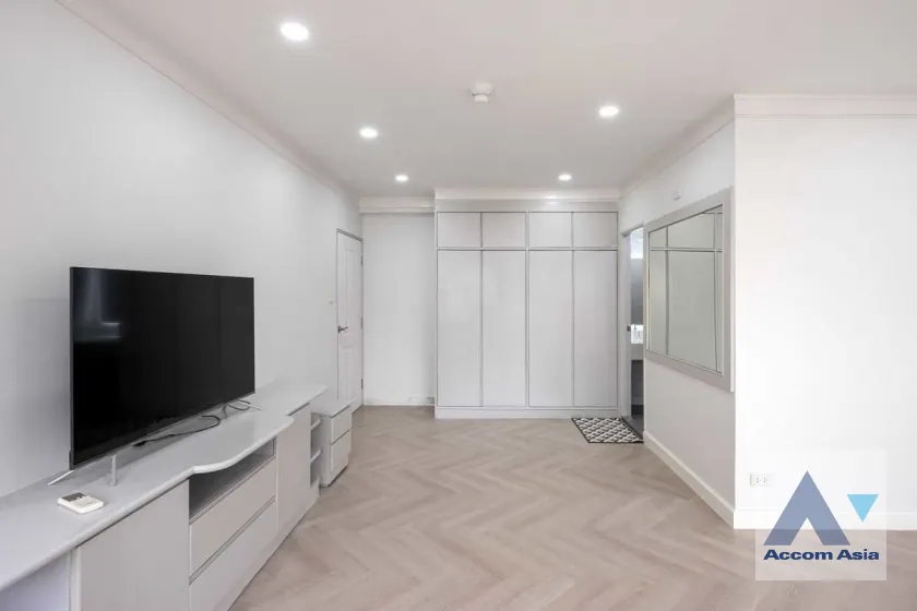 28  2 br Condominium For Sale in Sukhumvit ,Bangkok BTS Nana at Saranjai mansion AA45634