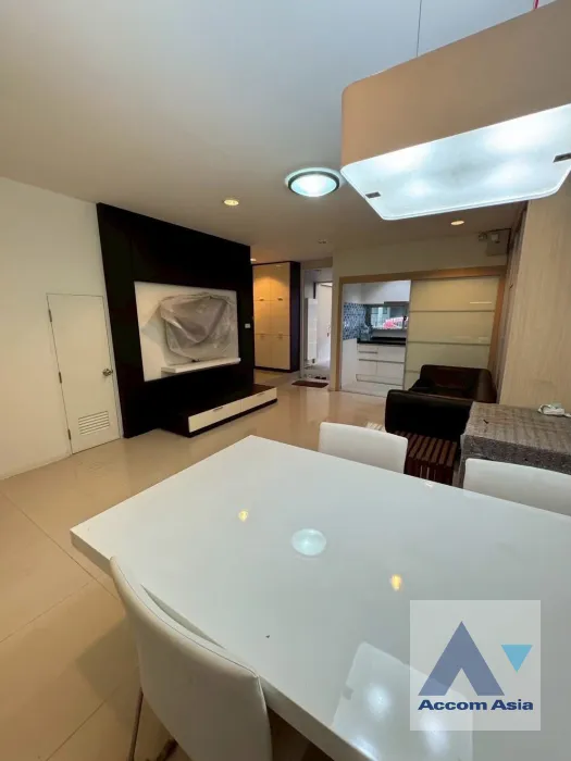 unit 3 Bedrooms  Townhouse For Rent in Pattanakarn, Bangkok  near ARL Ramkhamhaeng (AA45637)