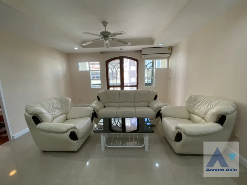 2  3 br Apartment For Rent in Sukhumvit ,Bangkok BTS Phrom Phong at Good maintained AA45638