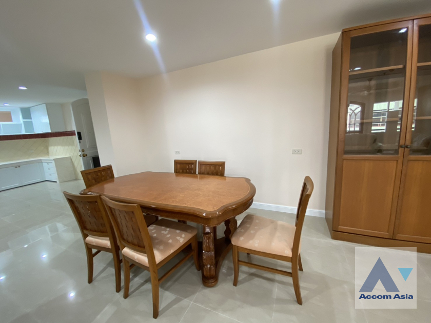  1  3 br Apartment For Rent in Sukhumvit ,Bangkok BTS Phrom Phong at Good maintained AA45638