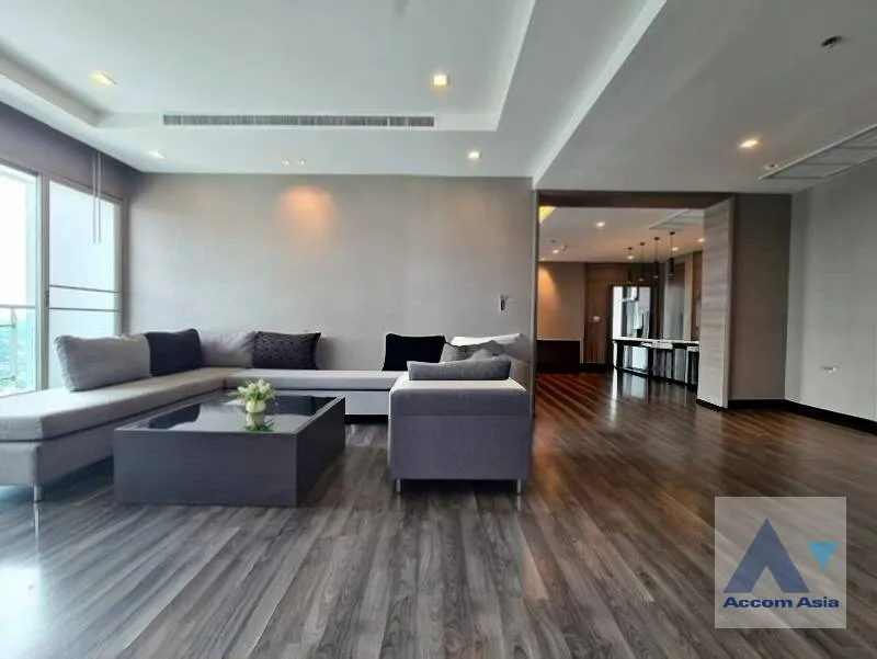 unit 4 Bedrooms  Apartment For Rent & Sale in Sukhumvit, Bangkok  near BTS Phrom Phong (AA45640)