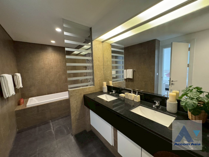 24  3 br Apartment for rent and sale in Sukhumvit ,Bangkok BTS Ekkamai at Ekkamai Family Apartment AA45644