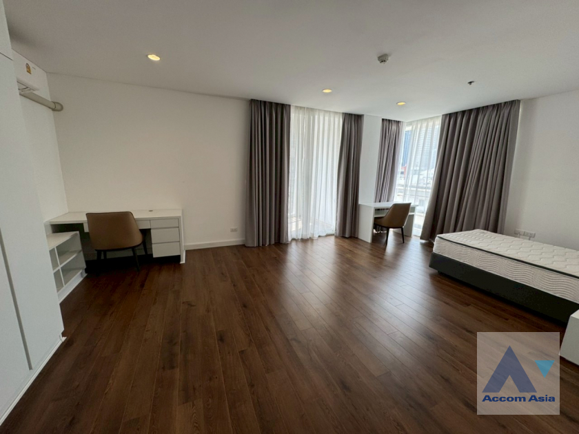 17  4 br Apartment For Rent in Sukhumvit ,Bangkok BTS Ekkamai at Ekkamai Family Apartment AA45647