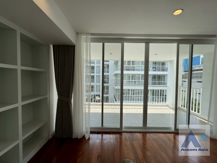 24  4 br Apartment For Rent in Sukhumvit ,Bangkok BTS Ekkamai at Ekkamai Family Apartment AA45648