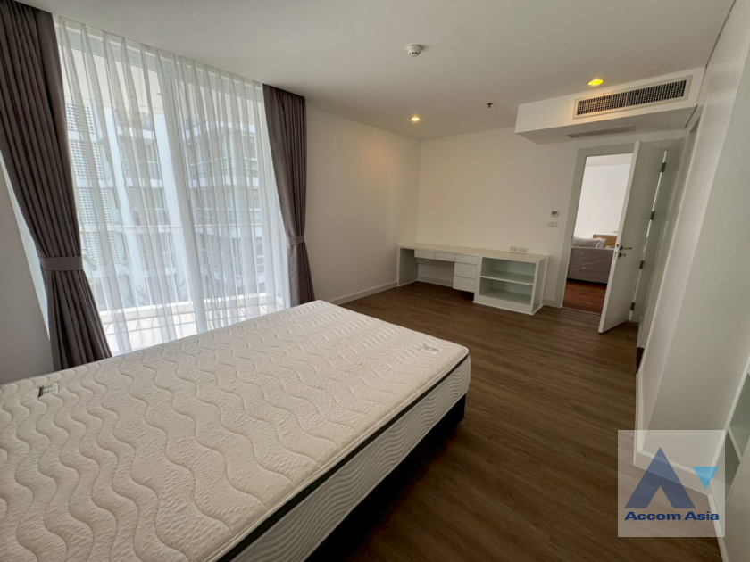 8  4 br Apartment For Rent in Sukhumvit ,Bangkok BTS Ekkamai at Ekkamai Family Apartment AA45648