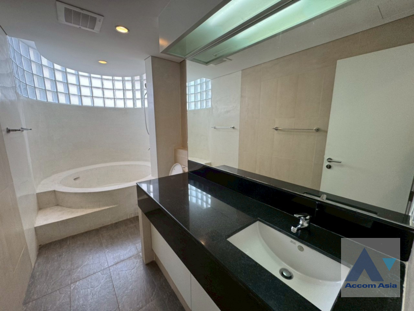 10  4 br Apartment For Rent in Sukhumvit ,Bangkok BTS Ekkamai at Ekkamai Family Apartment AA45648