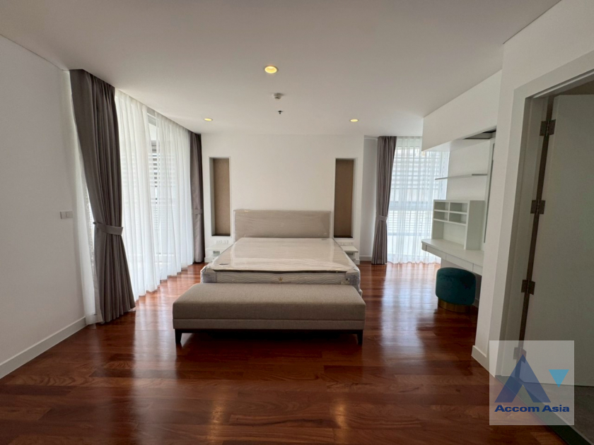 12  4 br Apartment For Rent in Sukhumvit ,Bangkok BTS Ekkamai at Ekkamai Family Apartment AA45648