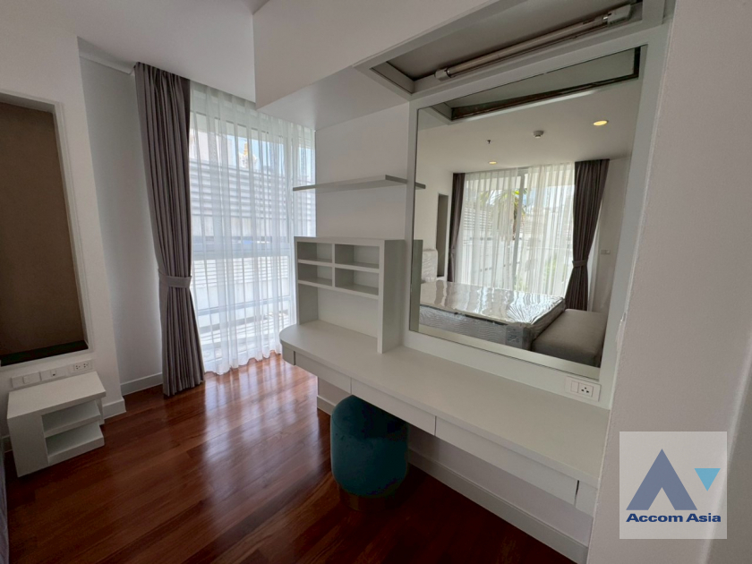 11  4 br Apartment For Rent in Sukhumvit ,Bangkok BTS Ekkamai at Ekkamai Family Apartment AA45648