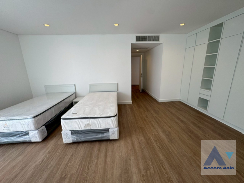 14  4 br Apartment For Rent in Sukhumvit ,Bangkok BTS Ekkamai at Ekkamai Family Apartment AA45648