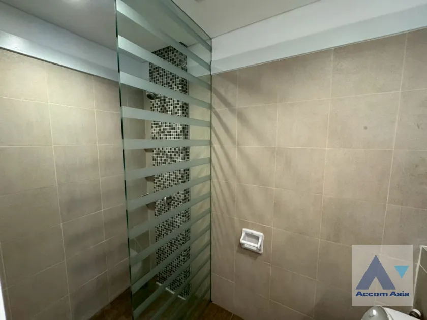 16  4 br Apartment For Rent in Sukhumvit ,Bangkok BTS Ekkamai at Ekkamai Family Apartment AA45648