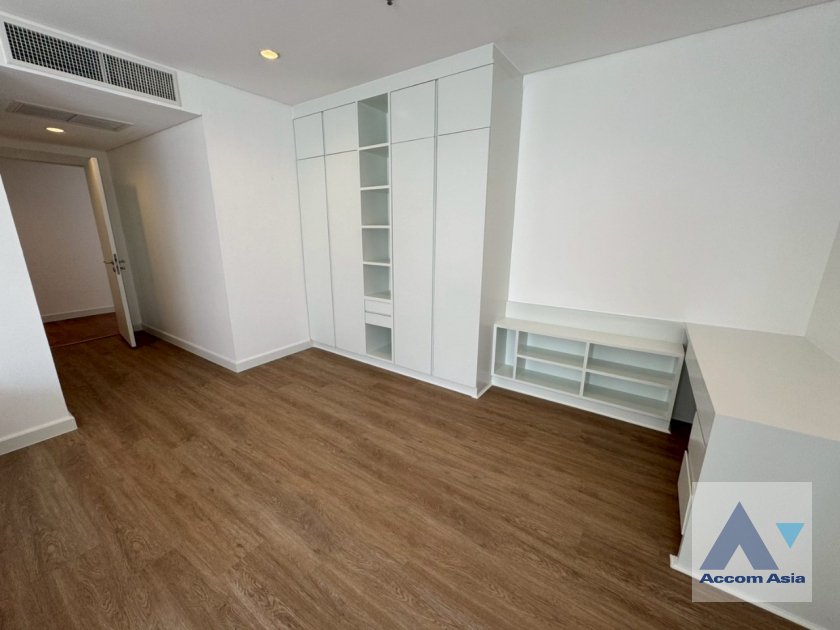 22  4 br Apartment For Rent in Sukhumvit ,Bangkok BTS Ekkamai at Ekkamai Family Apartment AA45648