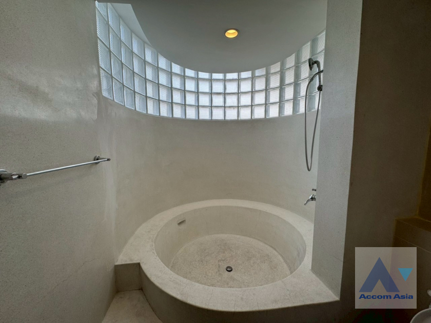 23  4 br Apartment For Rent in Sukhumvit ,Bangkok BTS Ekkamai at Ekkamai Family Apartment AA45648