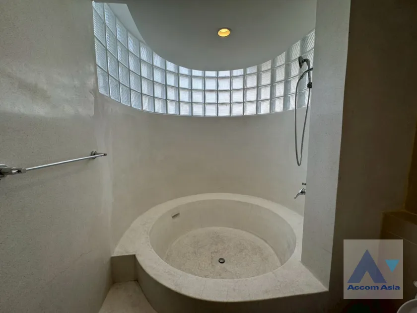 23  4 br Apartment For Rent in Sukhumvit ,Bangkok BTS Ekkamai at Ekkamai Family Apartment AA45648