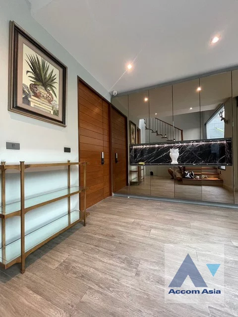 13  3 br House For Rent in Sukhumvit ,Bangkok BTS Phrom Phong AA45652