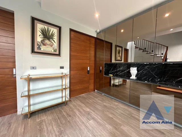 12  3 br House For Rent in Sukhumvit ,Bangkok BTS Phrom Phong AA45652