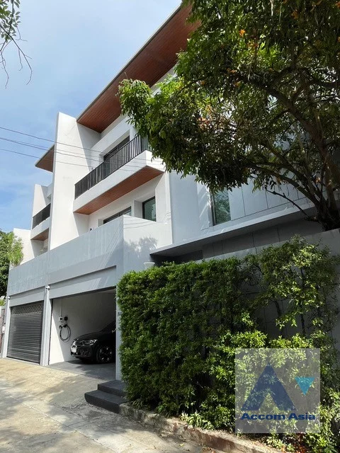 32  3 br House For Rent in Sukhumvit ,Bangkok BTS Phrom Phong AA45652
