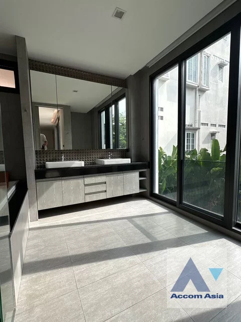 28  3 br House For Rent in Sukhumvit ,Bangkok BTS Phrom Phong AA45652