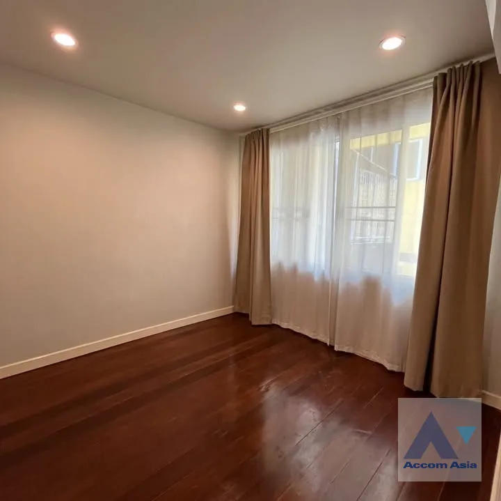 unitHome Office, Newly renovated |  3 Bedrooms  Townhouse For Rent in Pattanakarn, Bangkok  (AA45653)