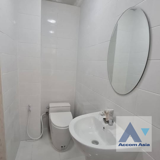 10  3 br Townhouse For Rent in Pattanakarn ,Bangkok  AA45653