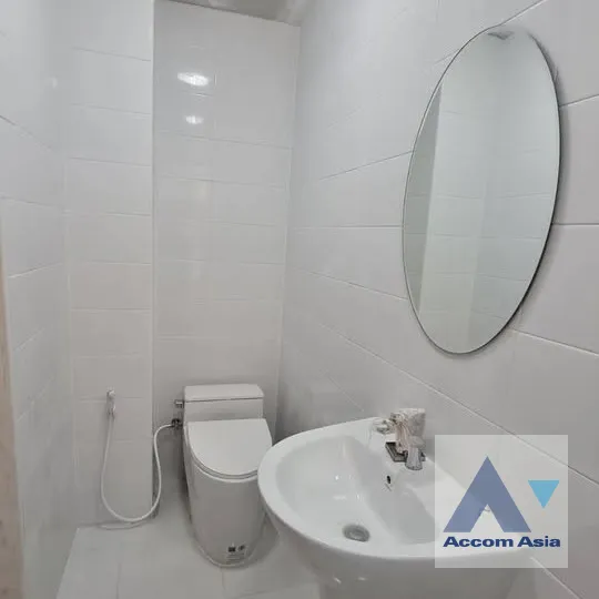 10  3 br Townhouse For Rent in Pattanakarn ,Bangkok  AA45653